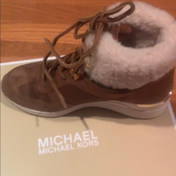Micheal Kors - Picture 1 of 4